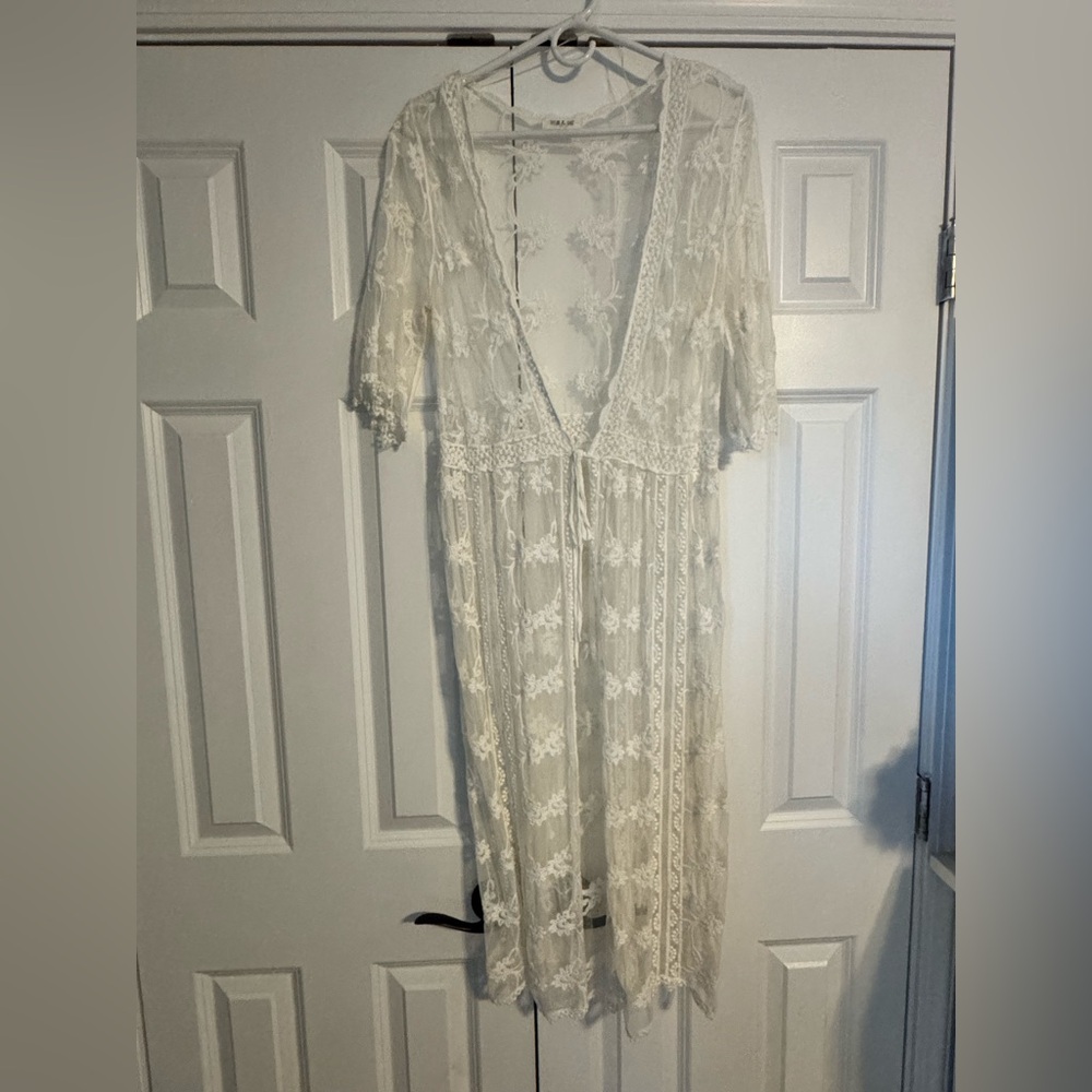 Taylor & Sage White Lace Duster Top